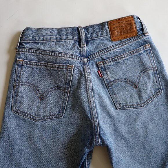 LEVIS Size 25 Wedgie Jeans Frayed hems - Picture 4 of 10